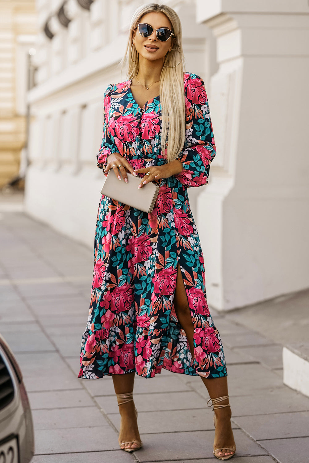 Vestido floral con abertura y cintura alta elástica con cuello en V en rojo intenso