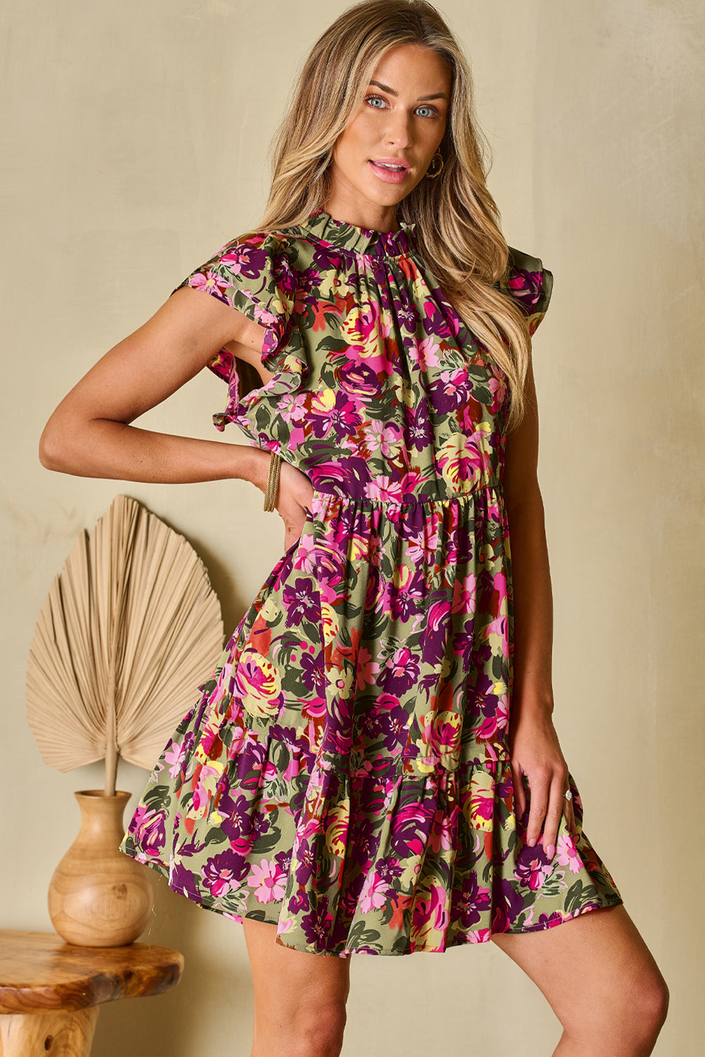 Vestido mini con cuello con volantes, mangas abullonadas y estampado floral verde