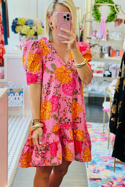 Vestido mini con volantes, cuello en V y mangas abullonadas con flores rosas