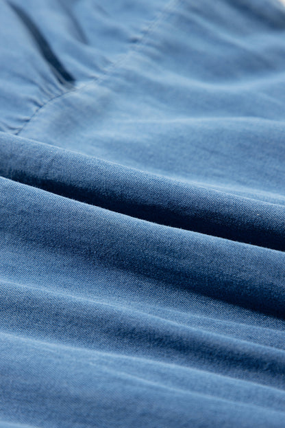 Vestido largo de chambray azul sin mangas y escalonado