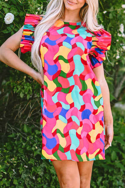 Vestido recto con mangas con volantes y estampado abstracto en rojo rosa