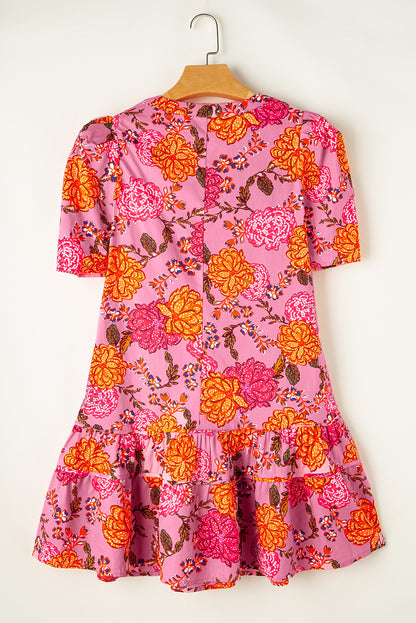 Vestido mini con volantes, cuello en V y mangas abullonadas con flores rosas