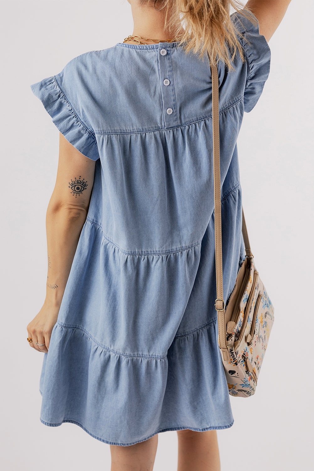 Vestido vaquero azul Beau con volantes, mangas cortas y corte A escalonado