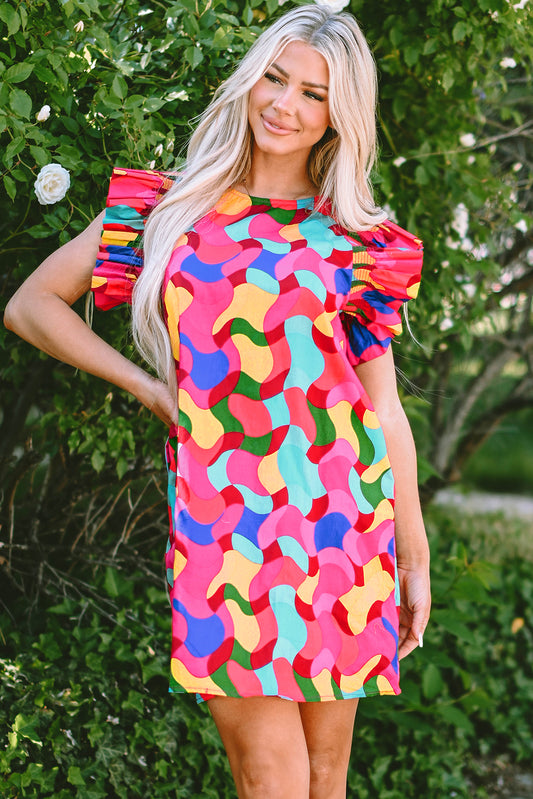 Vestido recto con mangas con volantes y estampado abstracto en rojo rosa