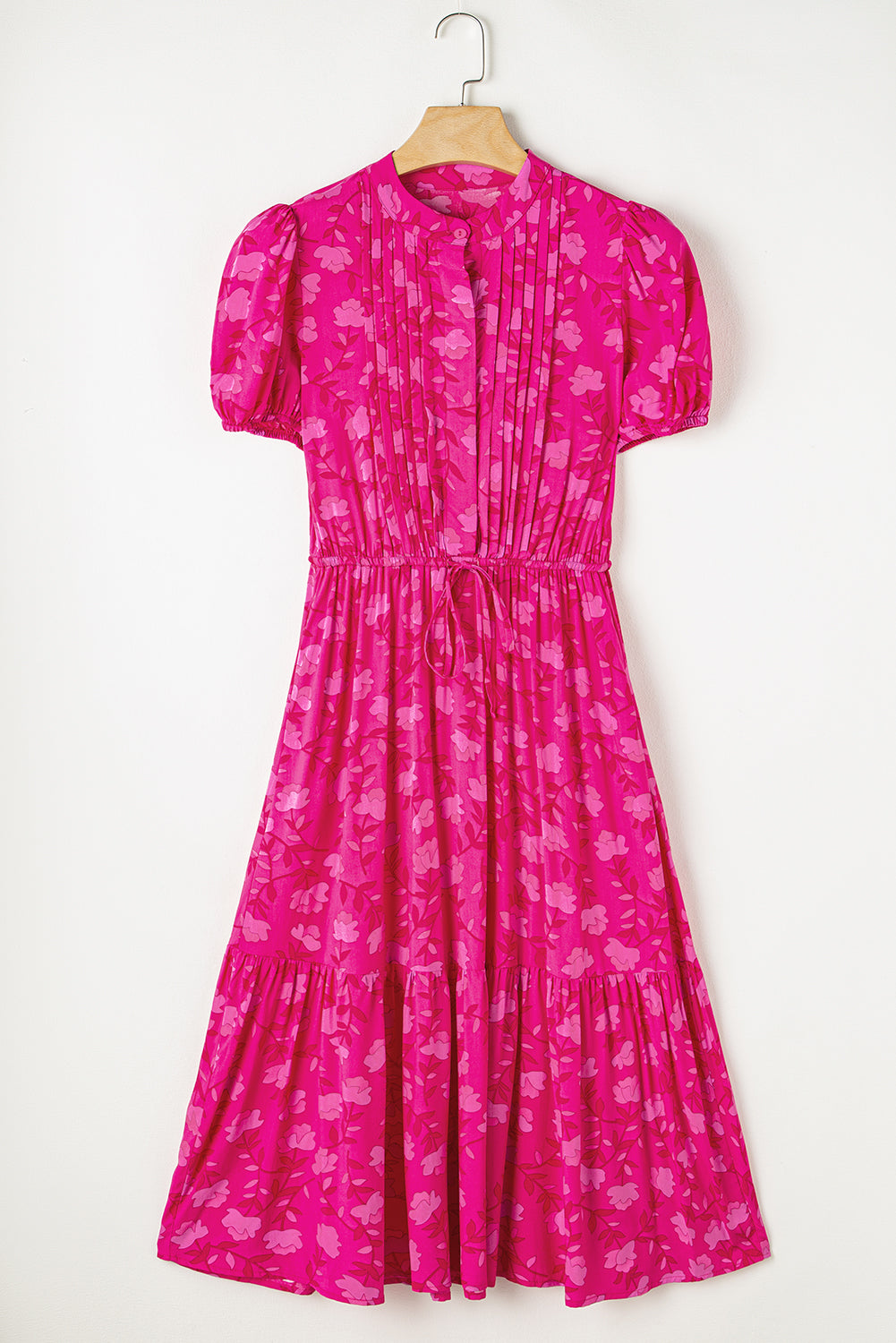 Vestido midi fluido con cordón y plisado con estampado floral en rojo rosa