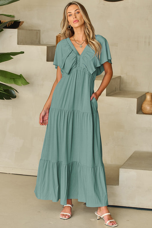 Vestido largo verde texturizado con escote en V y mangas onduladas con volantes