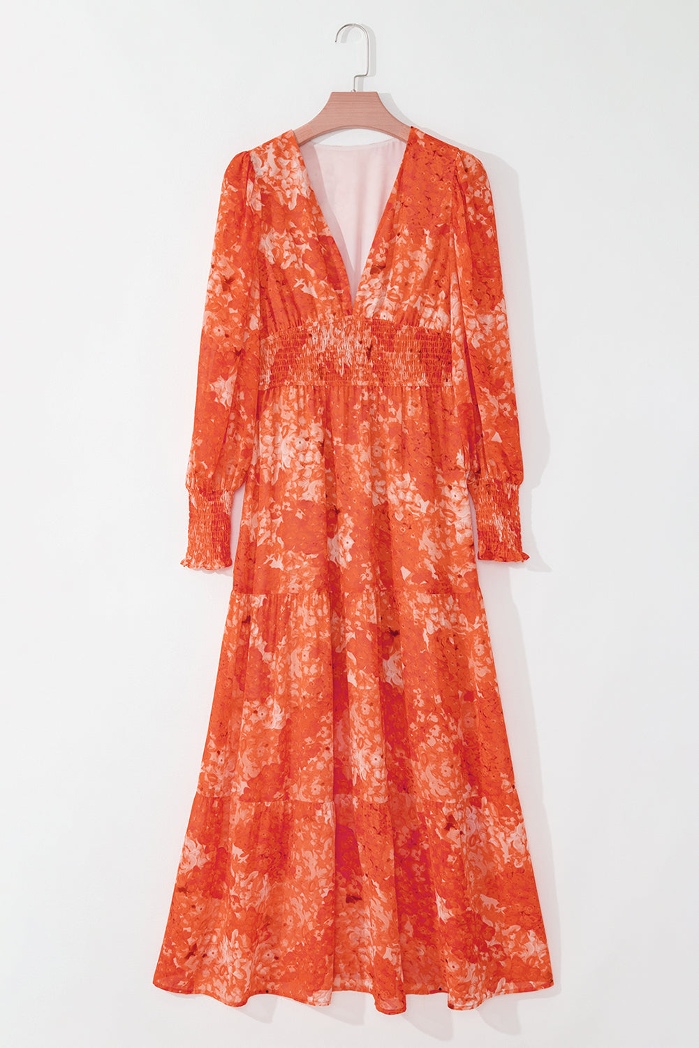 Vestido largo bohemio naranja con estampado floral, mangas de obispo, cuello en V y capas