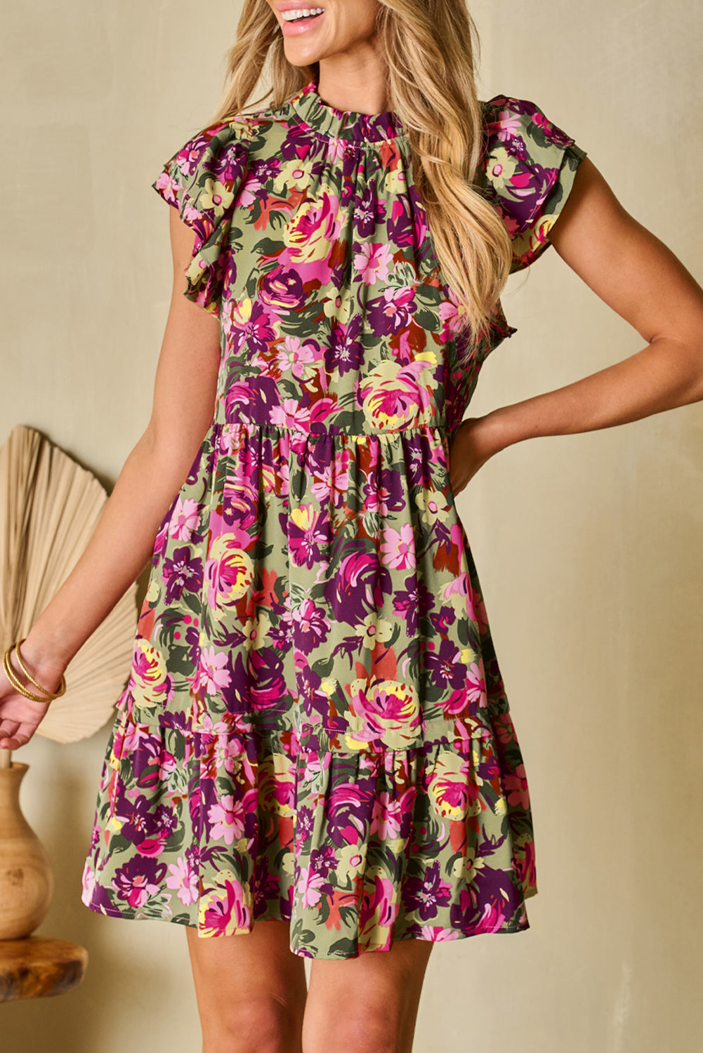 Vestido mini con cuello con volantes, mangas abullonadas y estampado floral verde