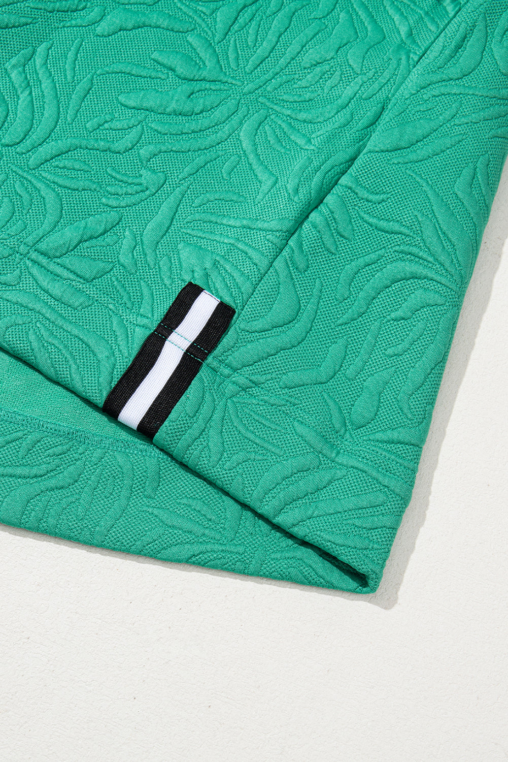 Vestido corto recto con cremallera de un cuarto y textura de jacquard verde mar