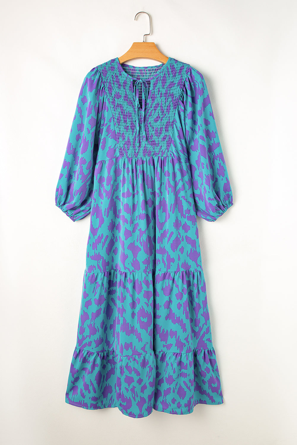 Vestido largo con cuello con muescas, mangas abullonadas y estampado abstracto en azul cielo