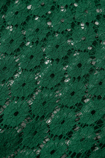Vestido recto con detalle plisado y mangas raglán de encaje en contraste verde