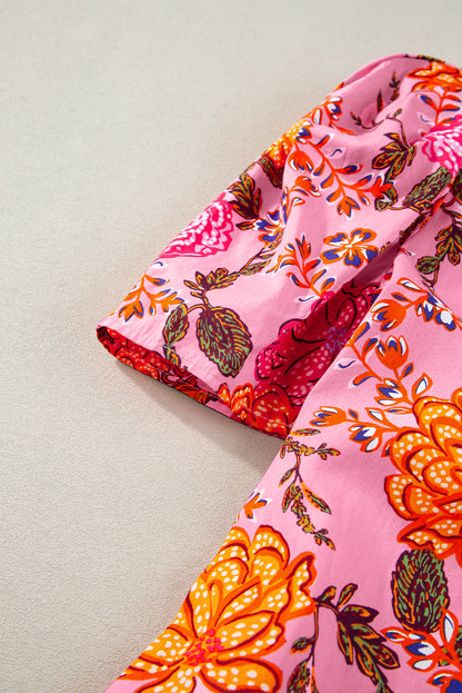 Vestido mini con volantes, cuello en V y mangas abullonadas con flores rosas