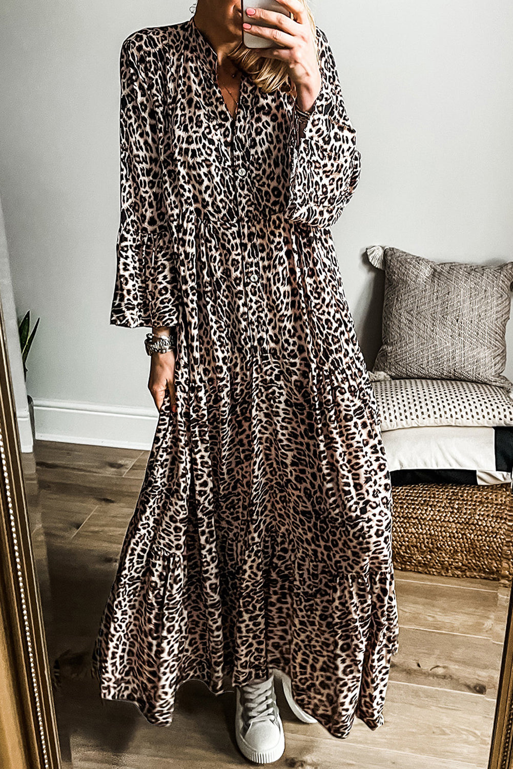 Vestido largo de manga ancha con capas y estampado de leopardo color albaricoque