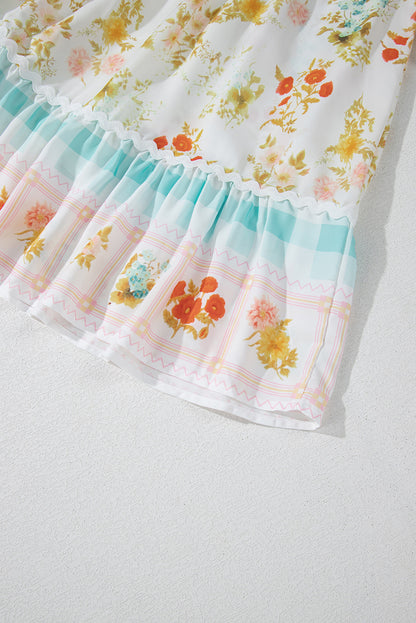 Vestido rosa con estampado floral a cuadros y mangas abullonadas de patchwork