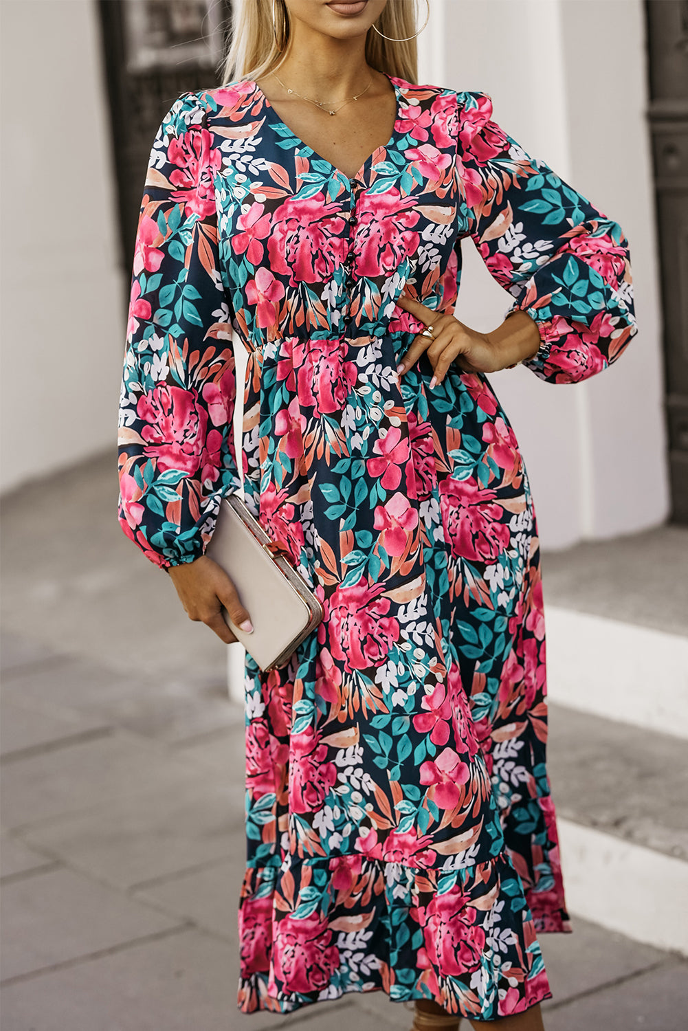 Vestido floral con abertura y cintura alta elástica con cuello en V en rojo intenso