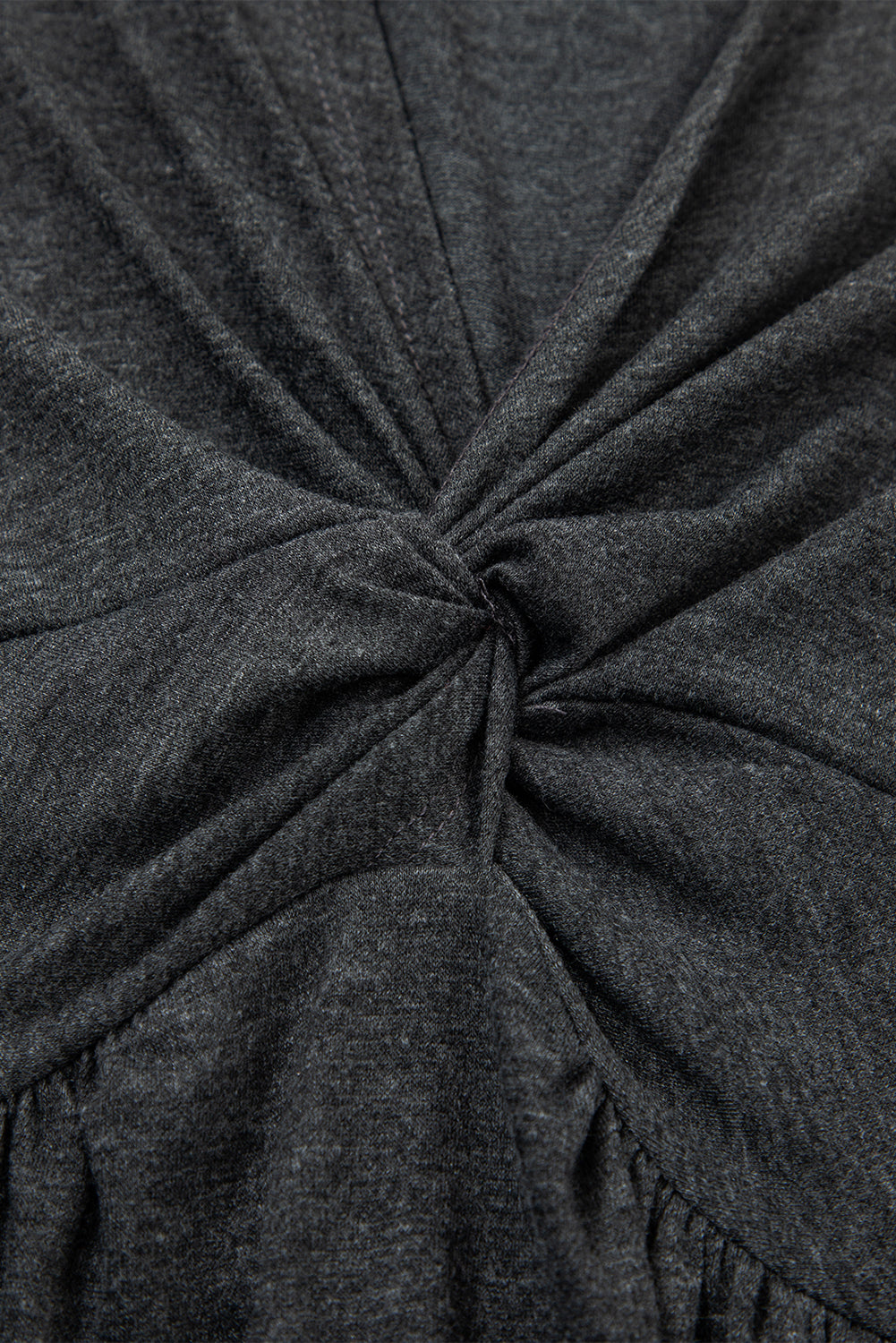 Vestido gris carbón sin mangas con escote en V y busto retorcido