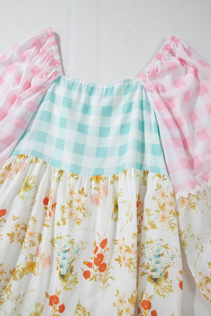Vestido rosa con estampado floral a cuadros y mangas abullonadas de patchwork