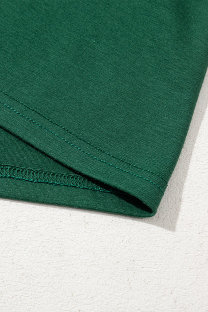 Vestido recto con detalle plisado y mangas raglán de encaje en contraste verde