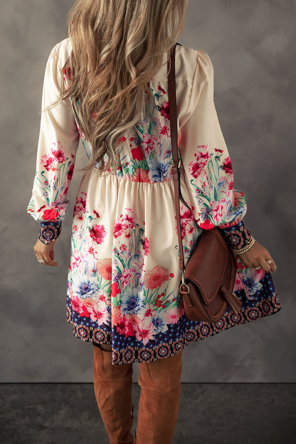 Vestido camisero mini de cintura alta con botones y estampado floral color albaricoque