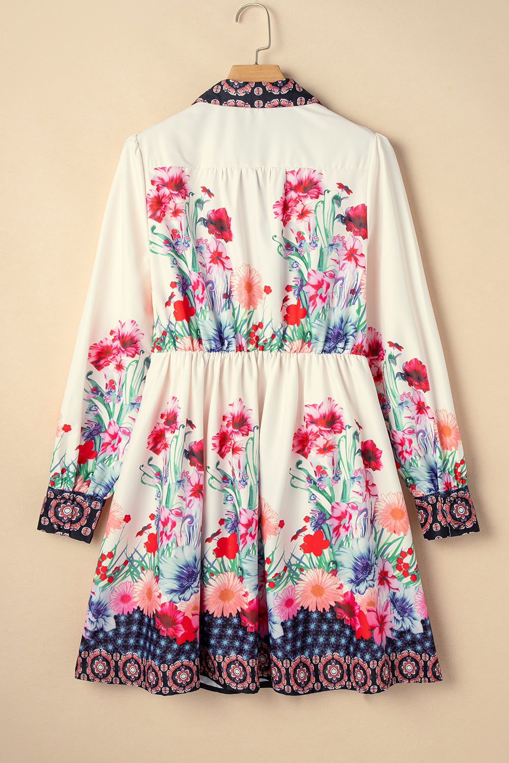 Vestido camisero mini de cintura alta con botones y estampado floral color albaricoque
