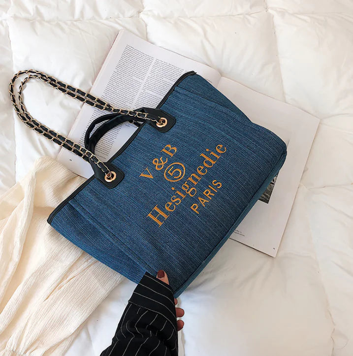 Chic Canvas Travel Tote - Stylish & Spacious
