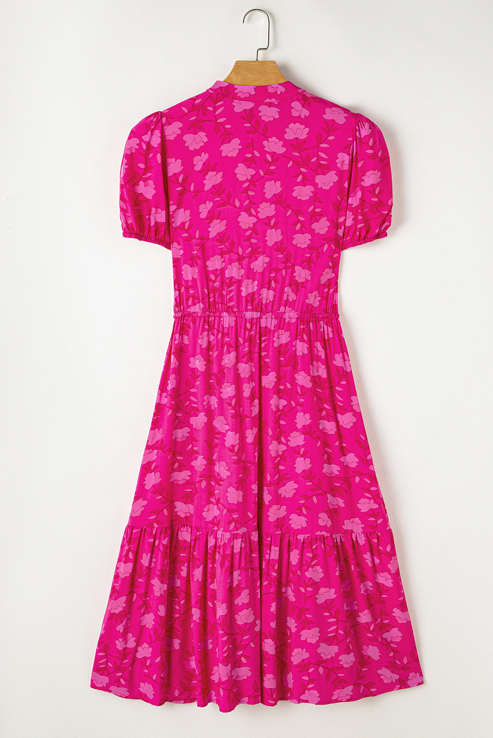 Vestido midi fluido con cordón y plisado con estampado floral en rojo rosa