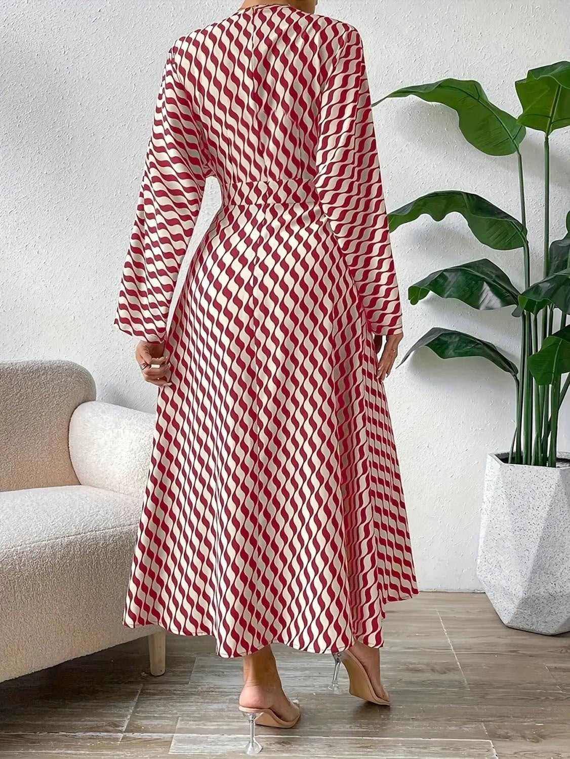Geometric Printed V-neck Long-sleeved, Cinched-waist Elegant Office Clothing