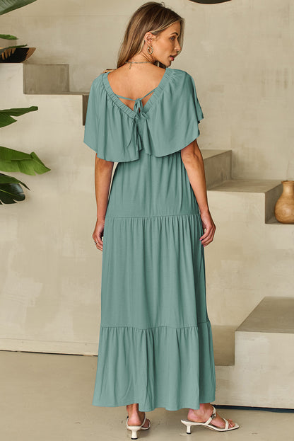 Vestido largo verde texturizado con escote en V y mangas onduladas con volantes